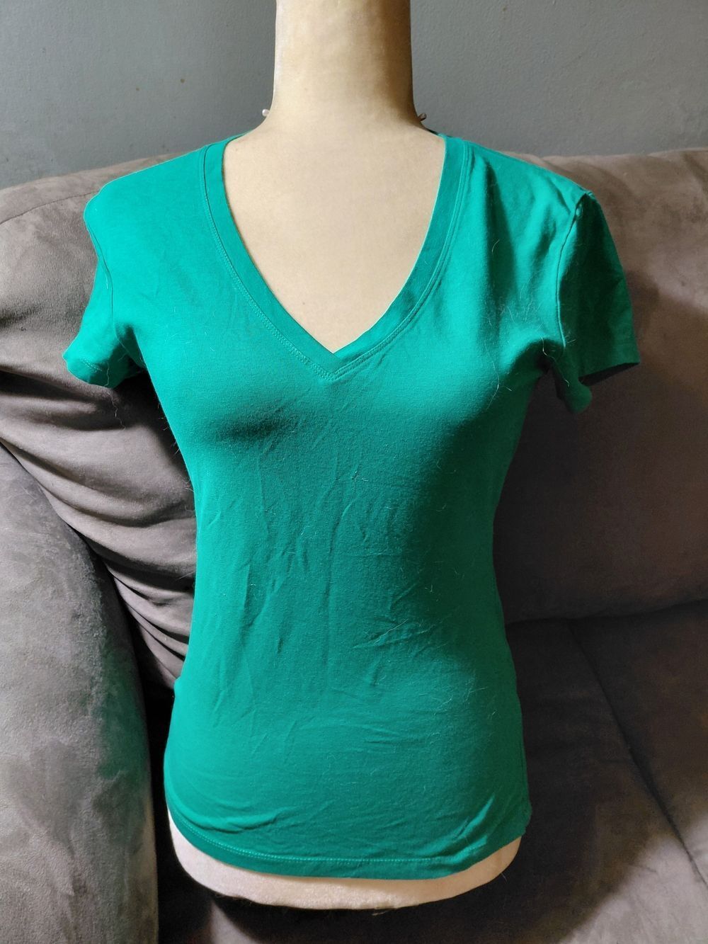 Classic Women's Banana Republic V-Neck Tee in Emerald Green